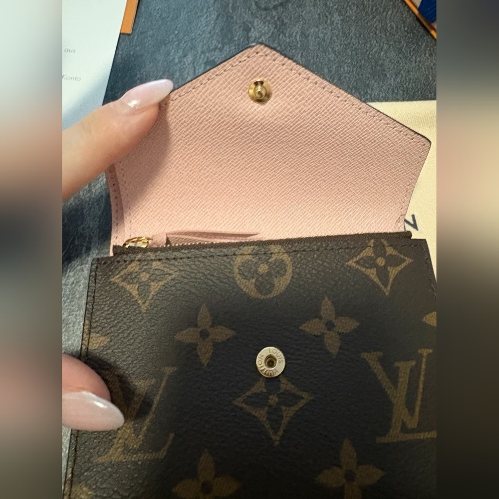 Louis Vuitton Monogram Victorine Wallet - Picture 4 of 15